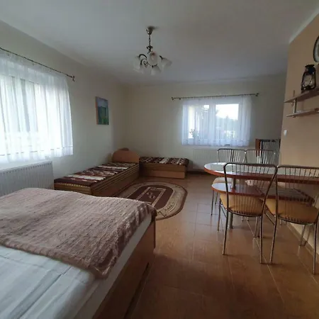 Pod Lasem Ubytování v soukromí Przewloka (Pomerania)